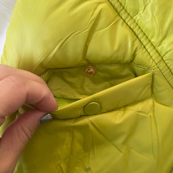 Bright puffer vest NWT - Picture 3 of 4